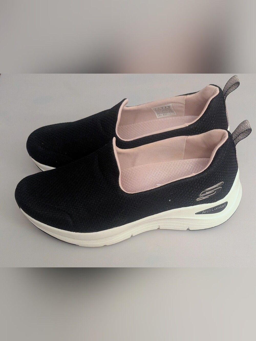 Skechers Women's Black Pink Lightweight Arch Comfort Slip on Sneaker. Size 9